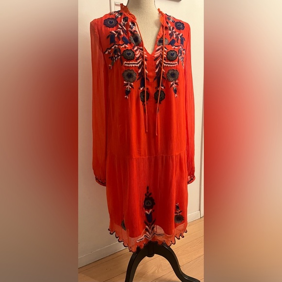 NWOT Lucy & Laurel Dress Embroidered Red Medium - Picture 2 of 8